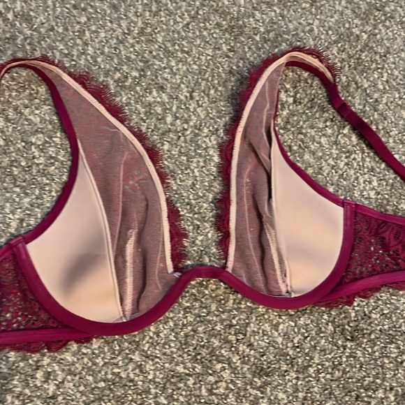 Victoria’s Secret Very Sexy Unlined Plunge Push-up without padding Lace Bra 34C - Picture 7 of 11